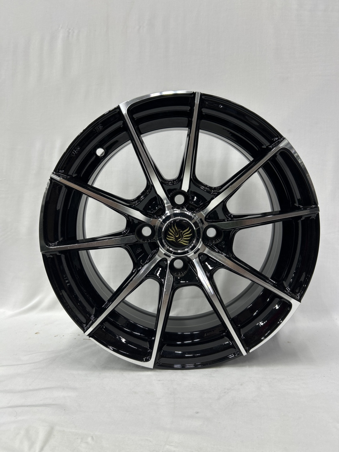 LKN 456 6x14/4x100 D67.1 ET33 черный, серебристый
