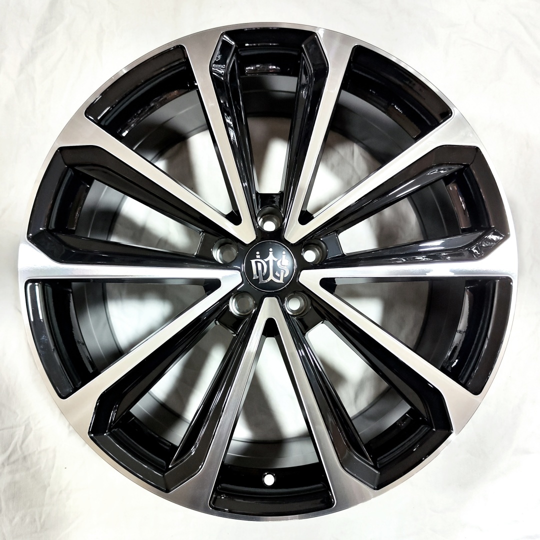 Wheels 5604 8.5x20/5x108 D65.1 ET35 4 диска серебристый, черный