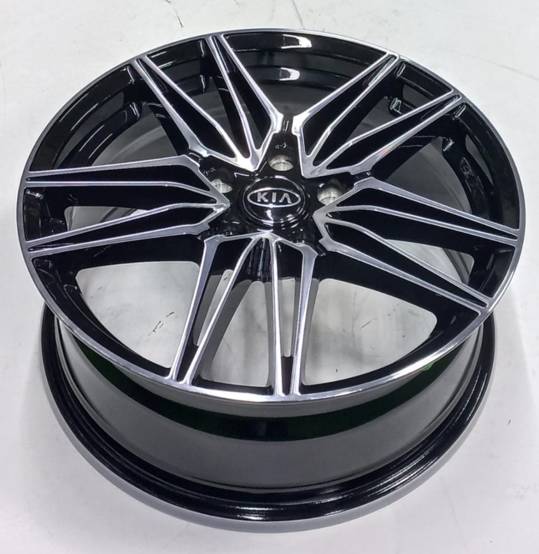 KIA 1050 7x17/5x114.3 D67.1 ET48 серебристый, черный