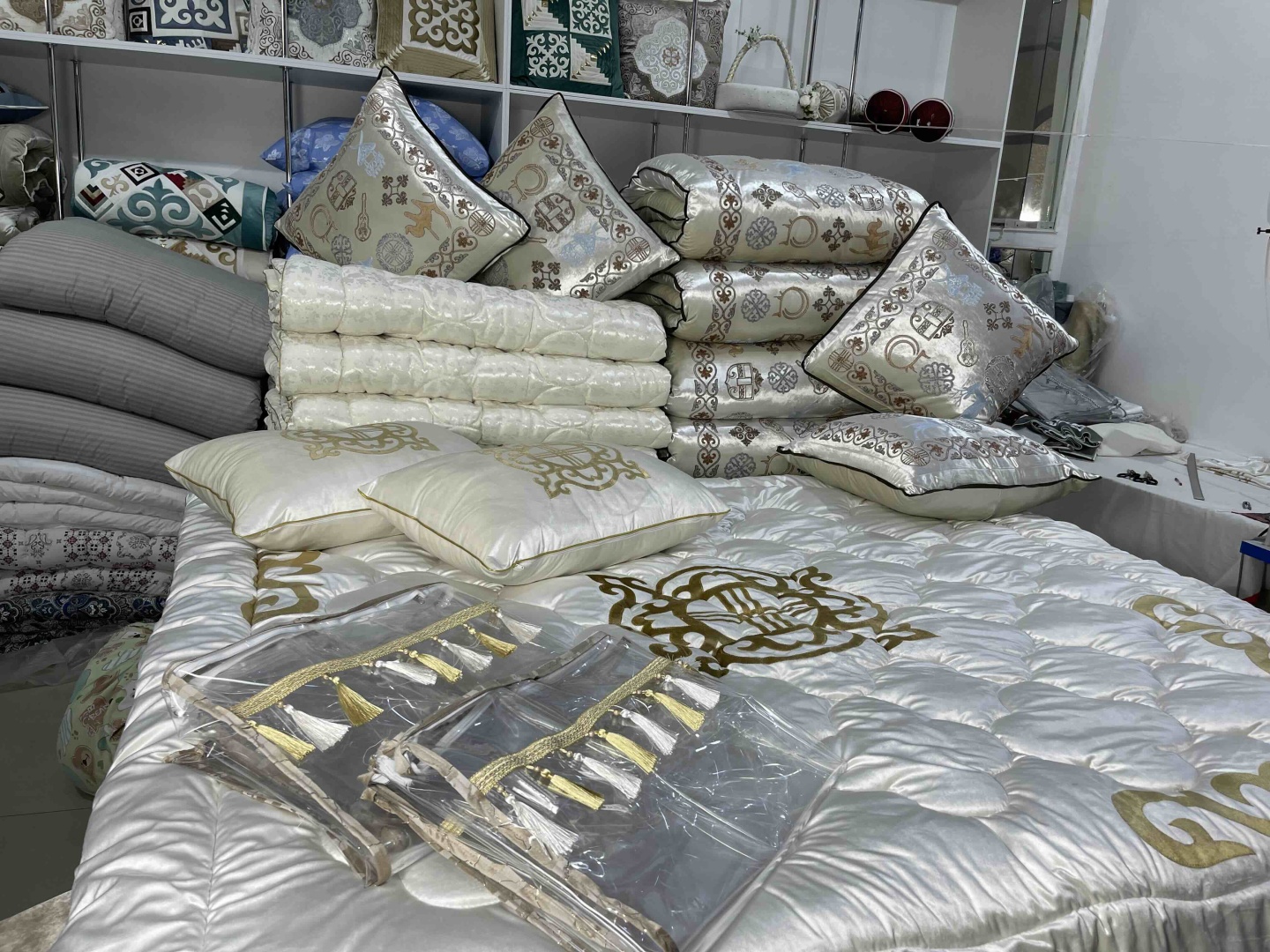 Samruk körpe комплект корпе с подушками 220x80 см, вата, айвори