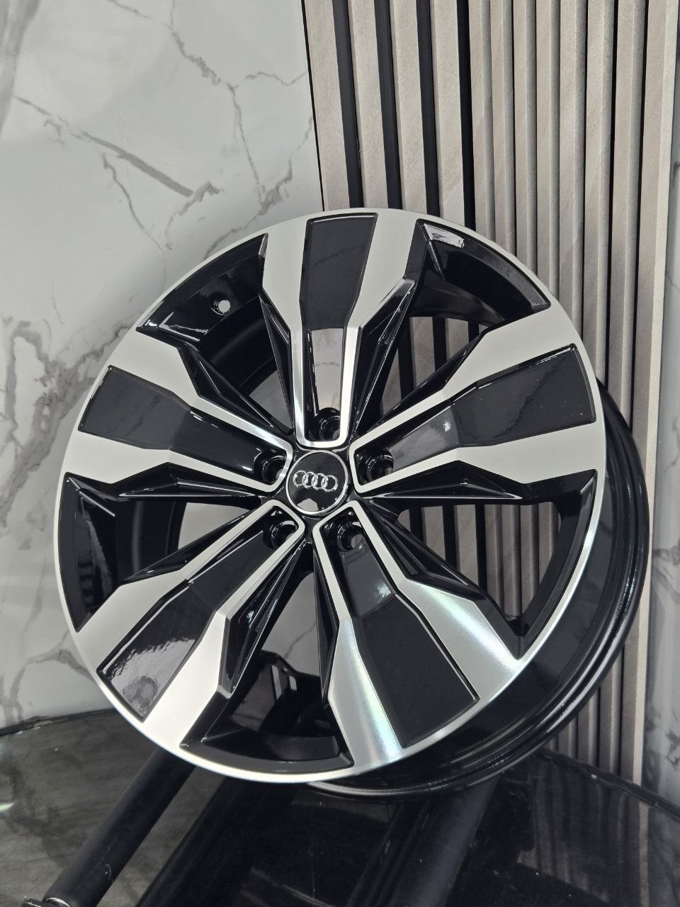 Audi 432-9 topgrade 7x19/5x112 D57.1 ET42 4 диска черный, серебристый