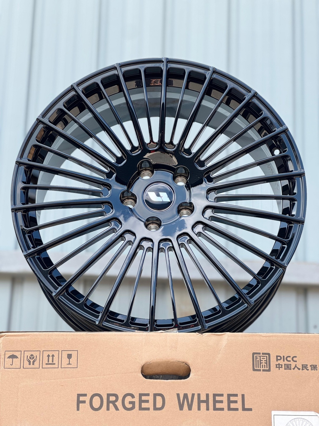 Fonyee KOvka 9x22/5x120 D62.5 ET45 4 диска черный
