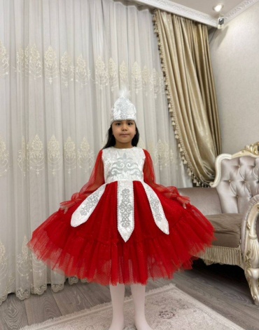 Национальный костюм красный