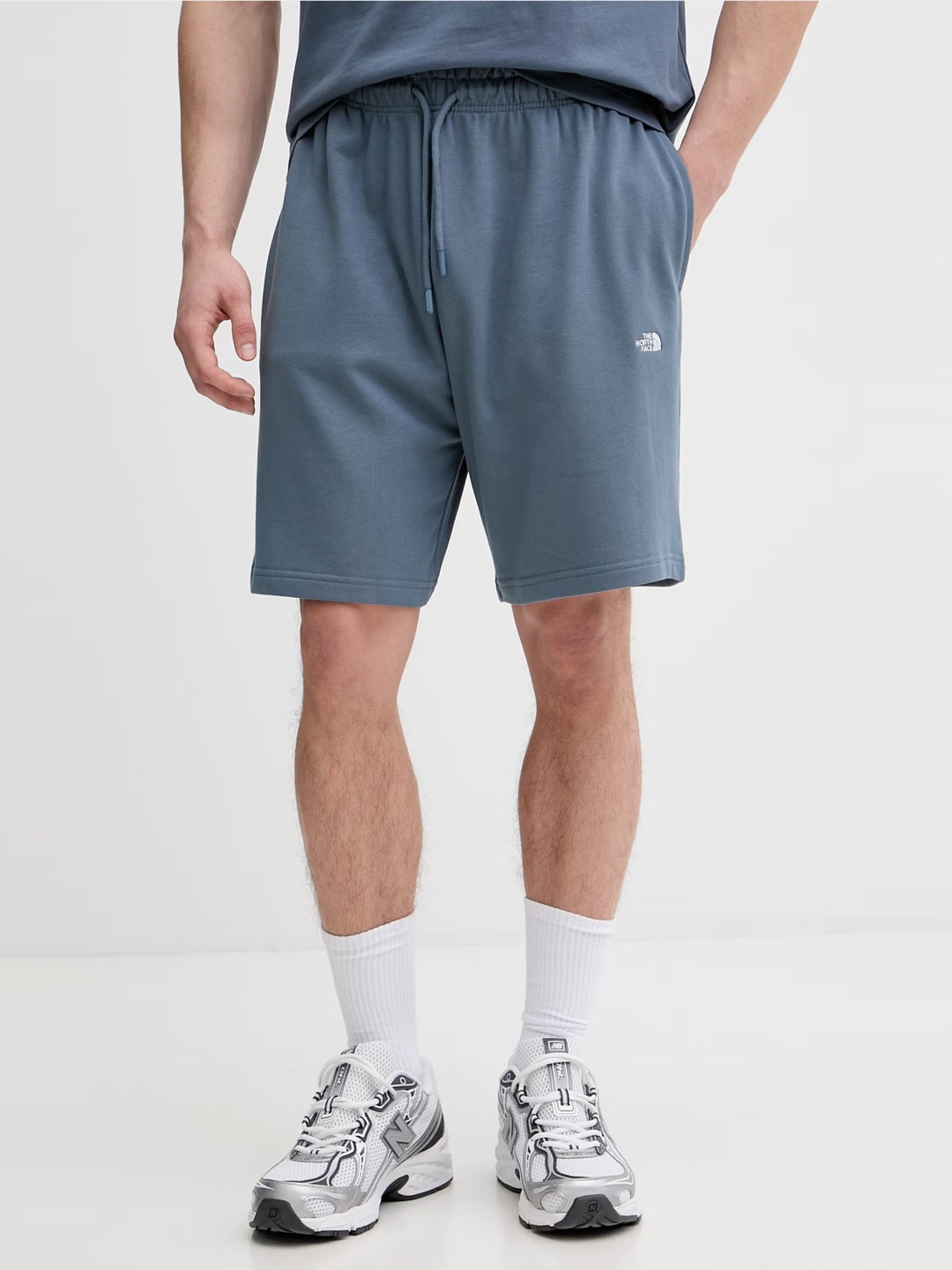 Спортивные шорты The North Face серый