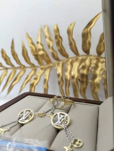 Dinara Gold NR32973298 вес 4.7 г золото, без вставок