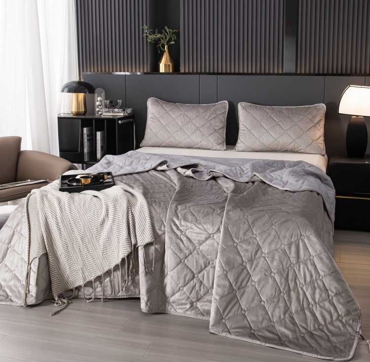 Покрывало с наволочками Viva Home Textile 240х260 см, хлопок, велюр, серебристый