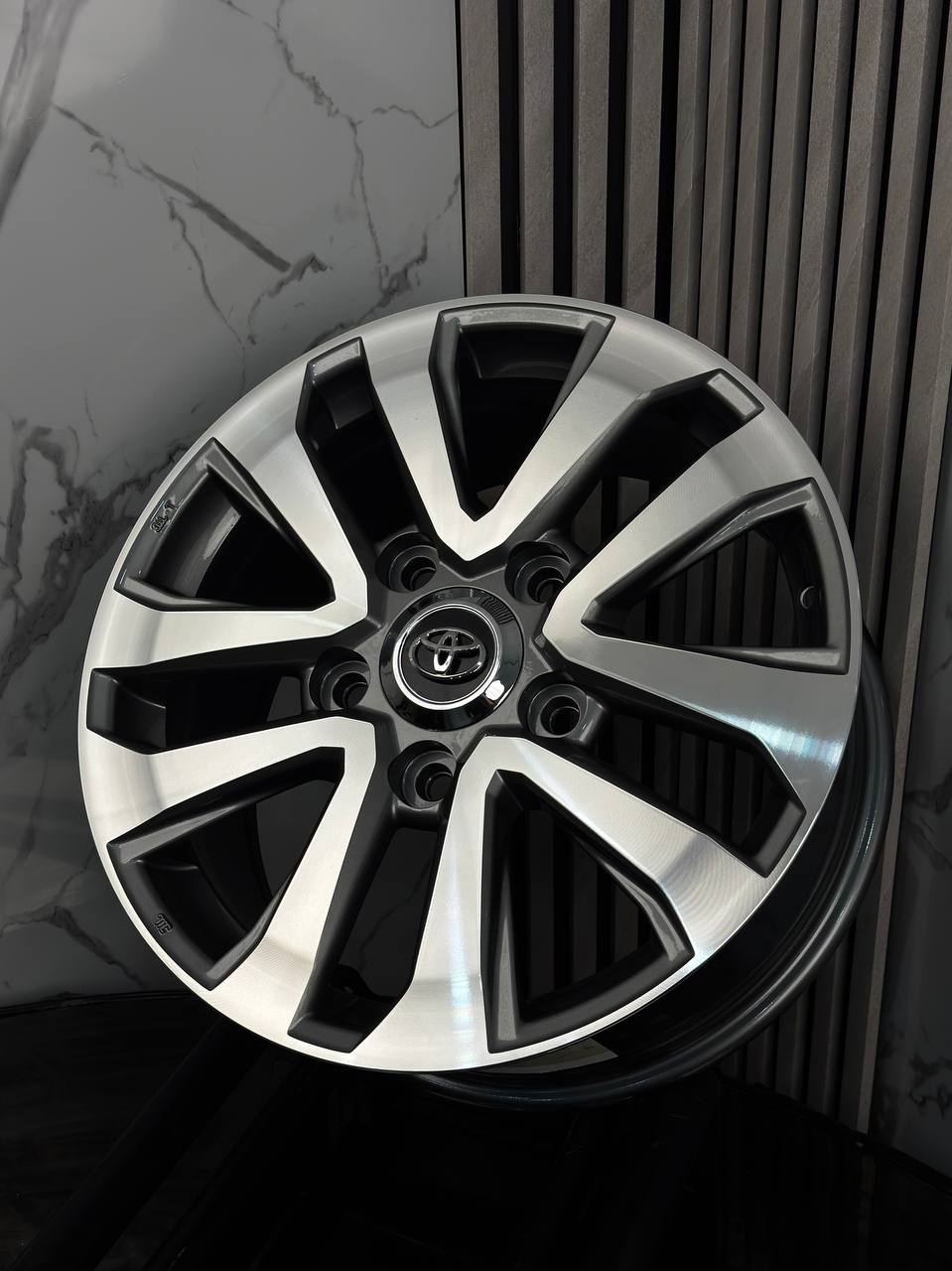 Top Grade Toyota FBX316-8 8x18/5x150 D110.1 ET58 4 диска графит