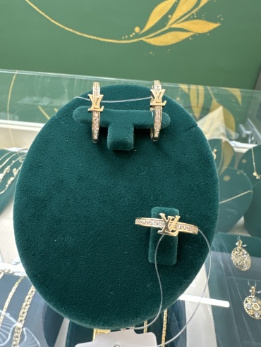 Zolotoi Magnat 1828-3;1850-2 вес 8.55 г 17 золото, цирконий
