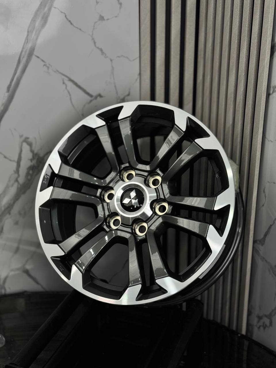 Top Grade Mitsubishi H3259F 7.5x18/6x139.7 D67.1 ET38 4 диска серый, серебристый