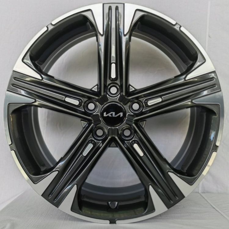 RNO 841 7.5x18/5x114.3 D67.1 ET51 4 диска серебристый