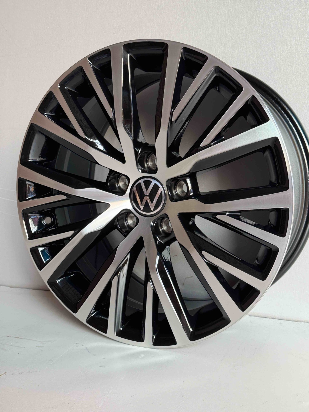 Top Grade h618 8x17/5x112 D57.1 ET41 4 диска черный, серебристый