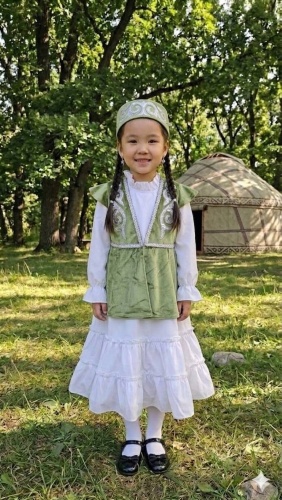Национальный костюм зеленый