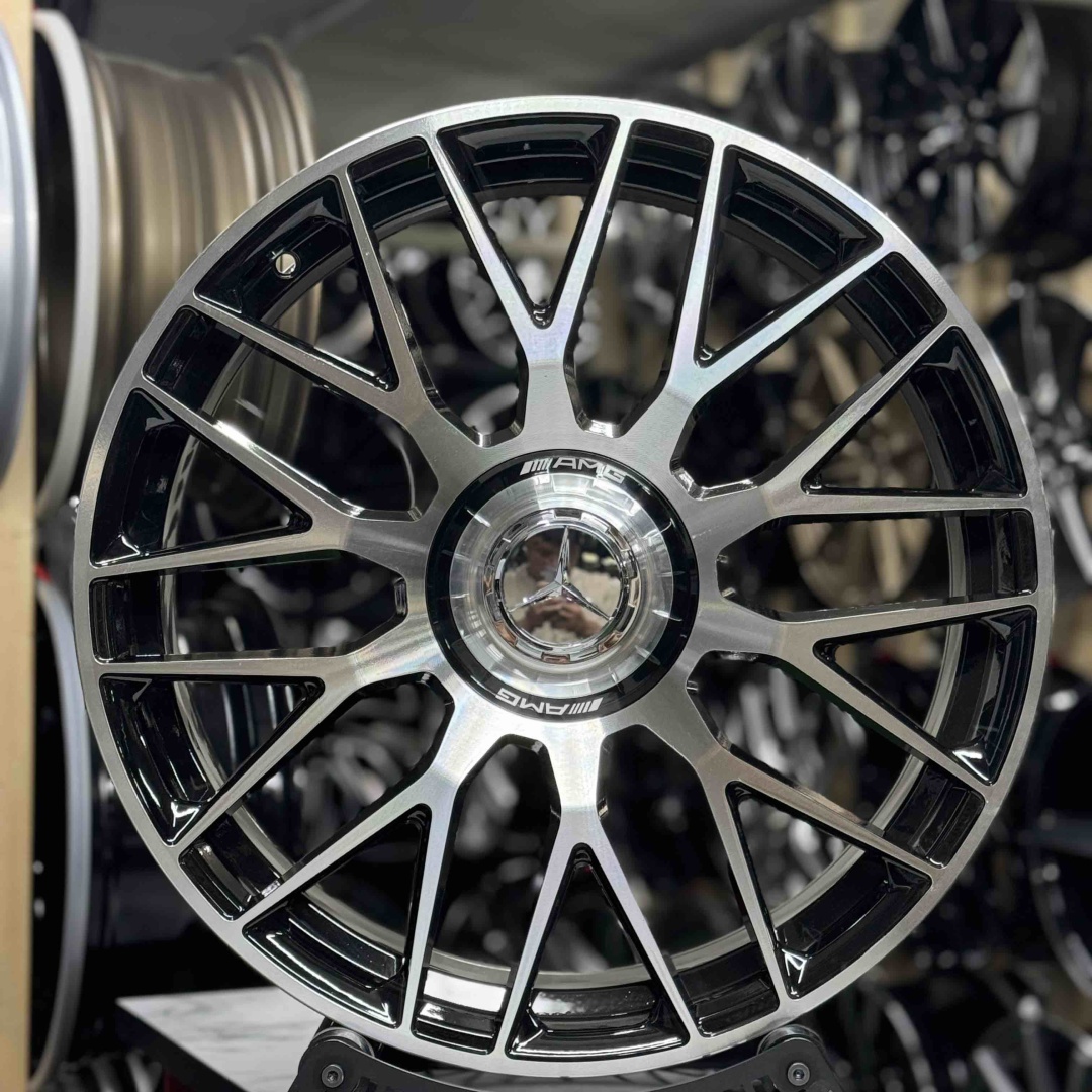 RNO XF013 8.5/9.5x20/5x112 D66.45 ET38.43 4 диска черный, серебристый