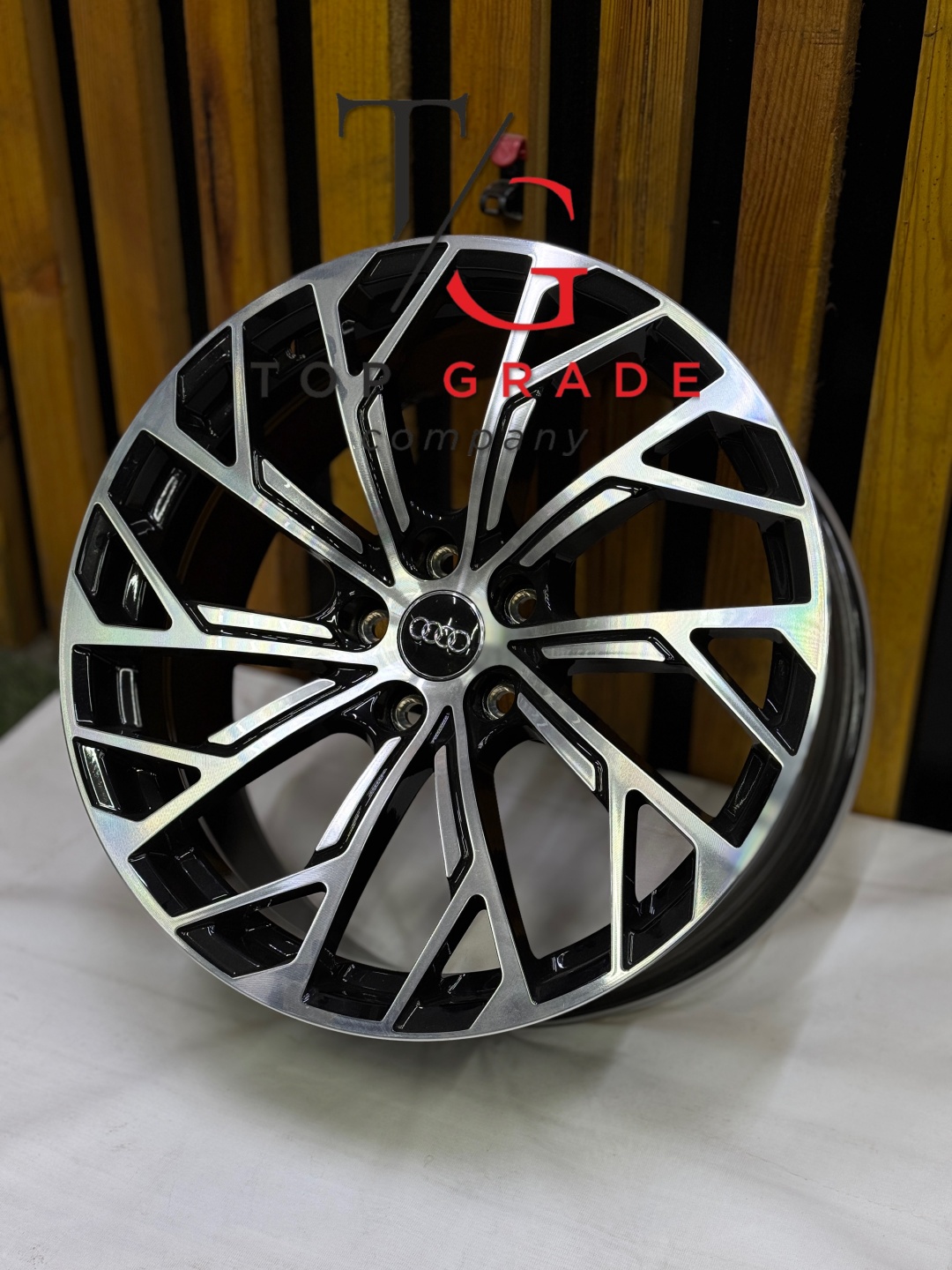 Audi TG0100 9x20/5x112 D66.5 ET30 4 диска черный, серебристый