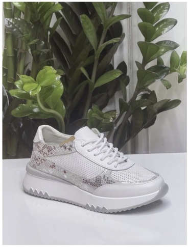 Кроссовки Mega Comfort белый