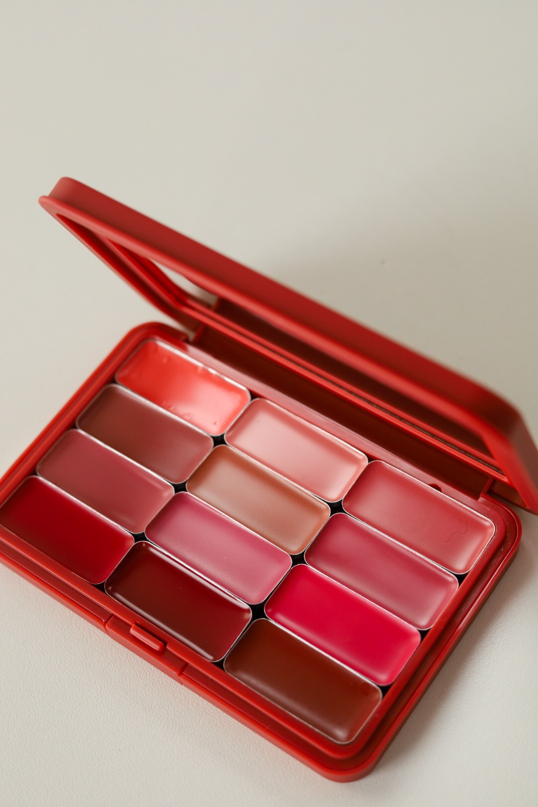 MAKEUPSTOREKZ Glossy and Matte палетка помад для губ LP02