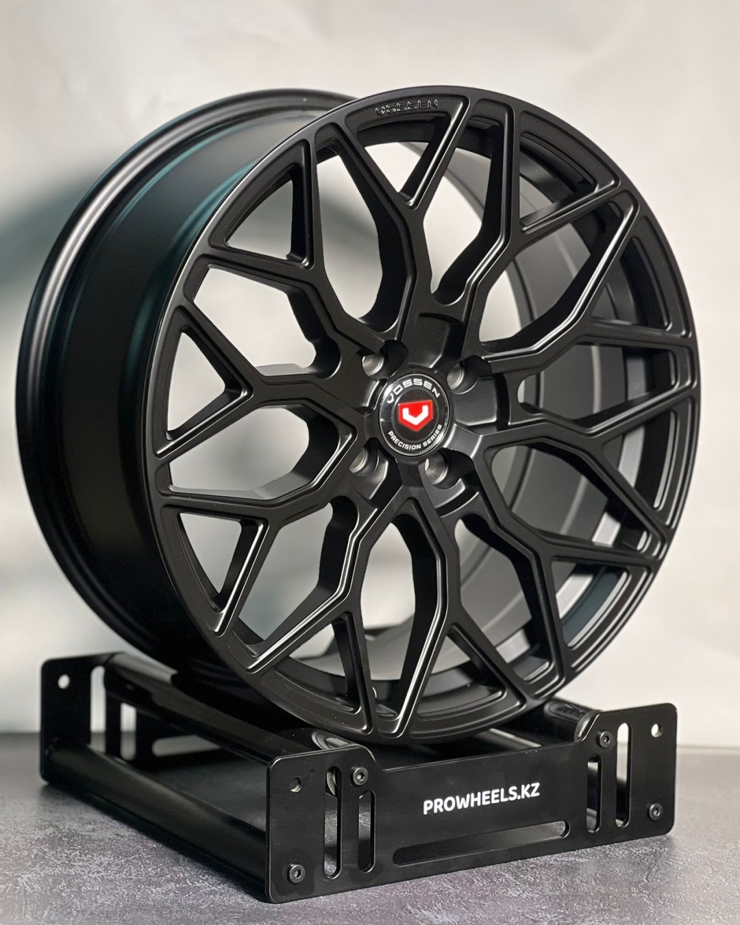Vossen HF-2 7.5x17/4x100 D67.1 ET35 4 диска черный матовый