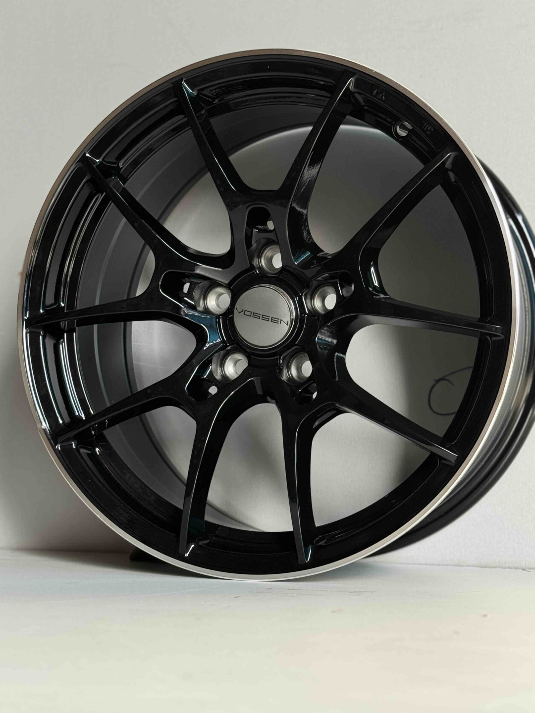Top Grade h691f 7.5x17/5x112 D66.56 ET35 4 диска черный, серебристый