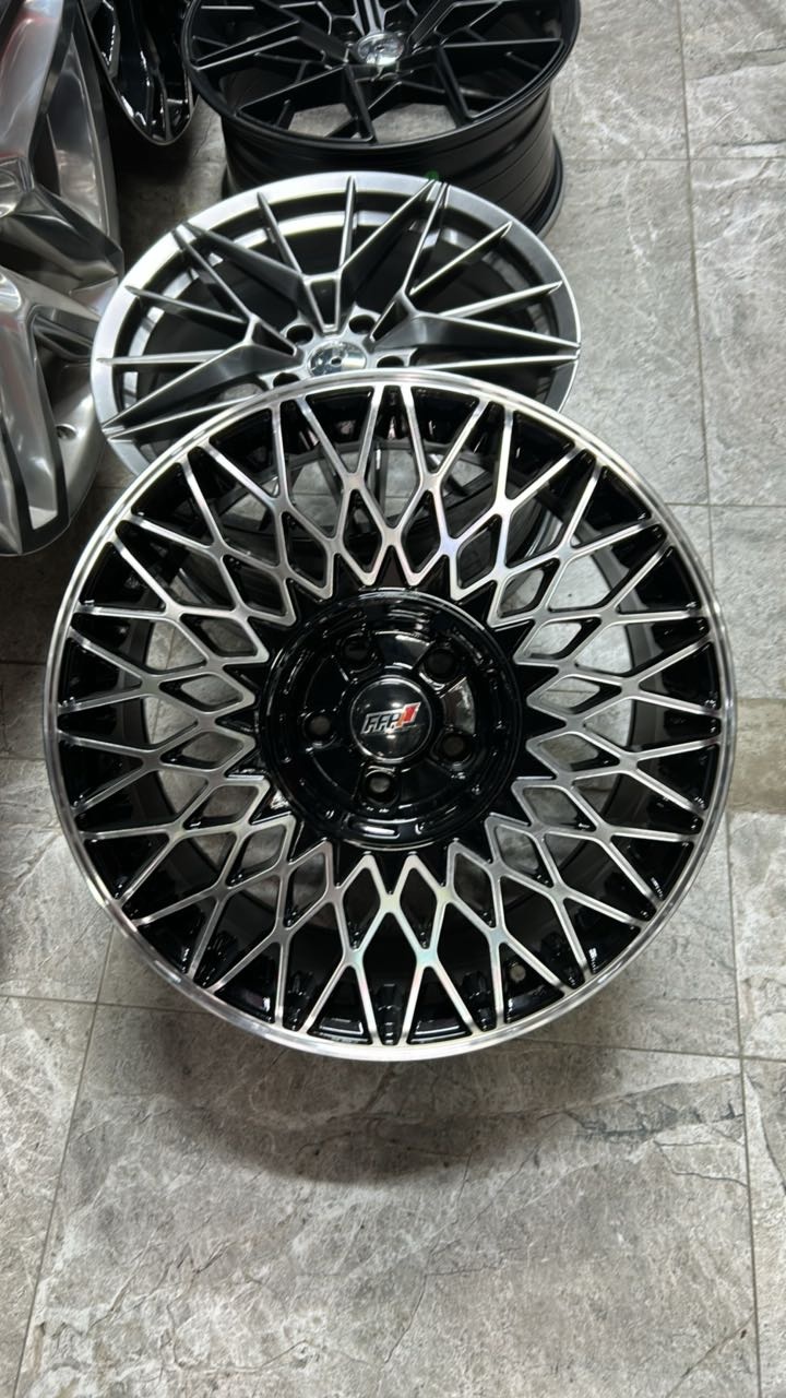 LKN Lkn0208 8x18/5x114.3 D67.1 ET35 4 диска черный, серебристый