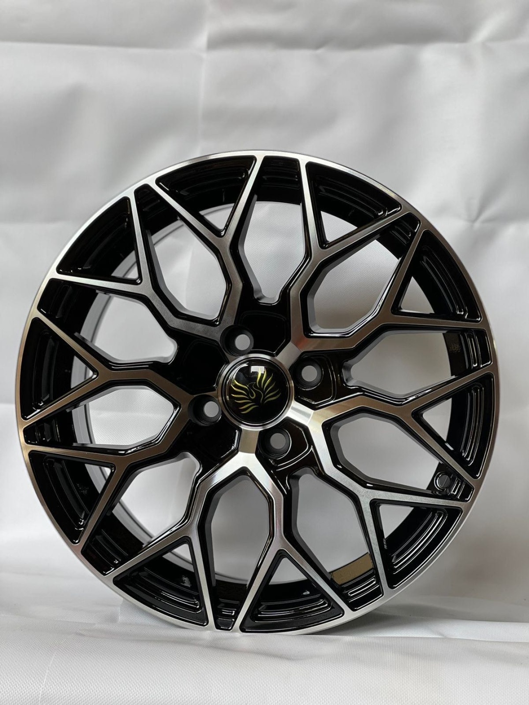 RNO 9547 bo 7x16/4x100 D67.1 ET35 4 диска черный, серебристый