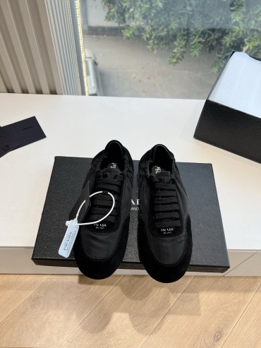 Кроссовки THE SELÈCT STOREEZ Collapse Re-Nylon and suede elasticized sneakers Pra* Miuccia черный