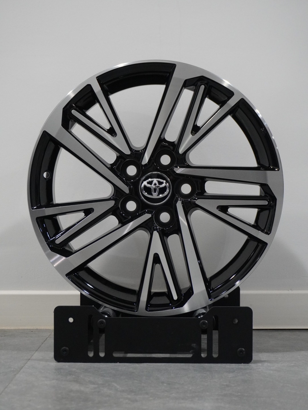 PDW TURONE 7x17/5x114.3 D60.1 ET40 4 диска черный, серебристый