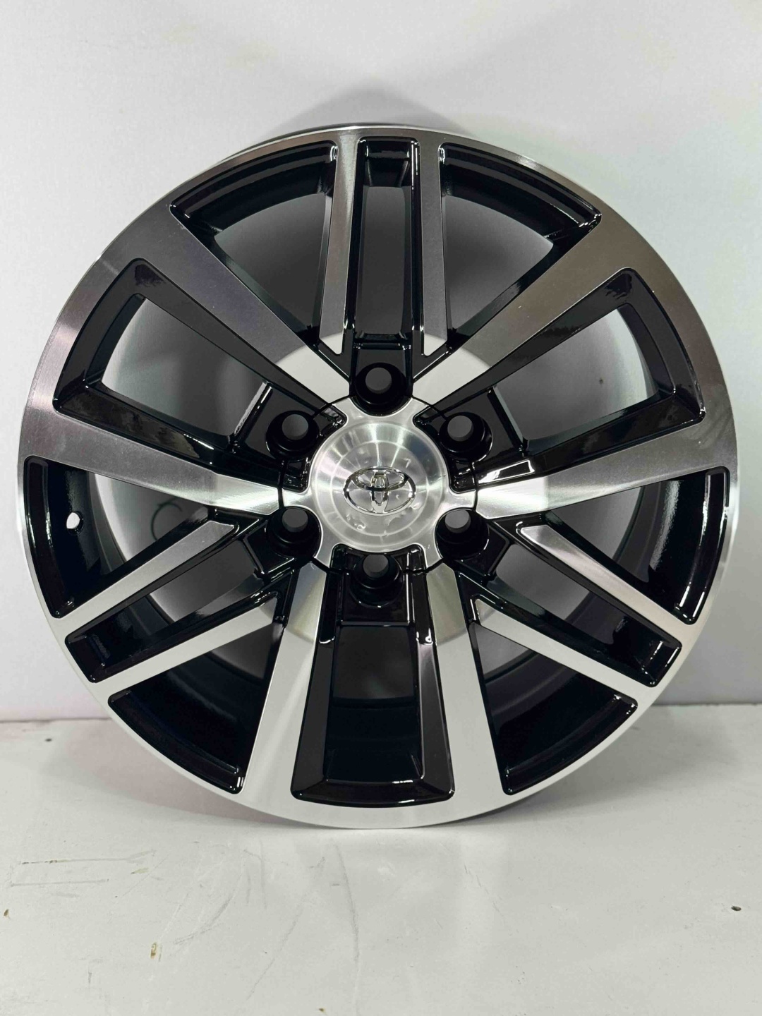 Toyota t/g jt8002 7.5x18/6x139.7 D106.1 ET20 4 диска черный, серебристый