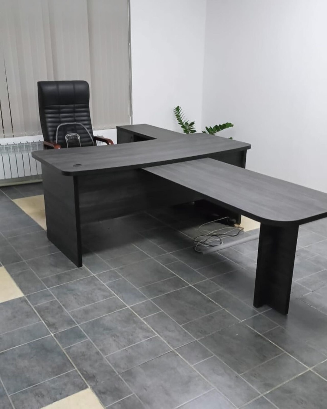 Комплект офисной мебели (стол, тумба) ILMER СР-4008, темно-серый