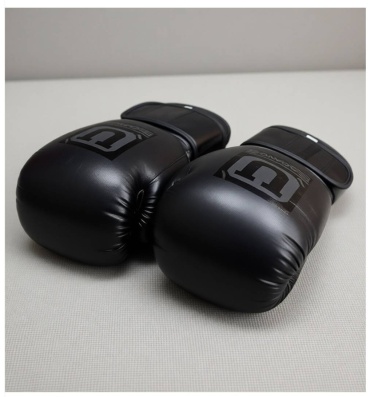 Боксерские перчатки Ultimatum Boxing 16 oz черный