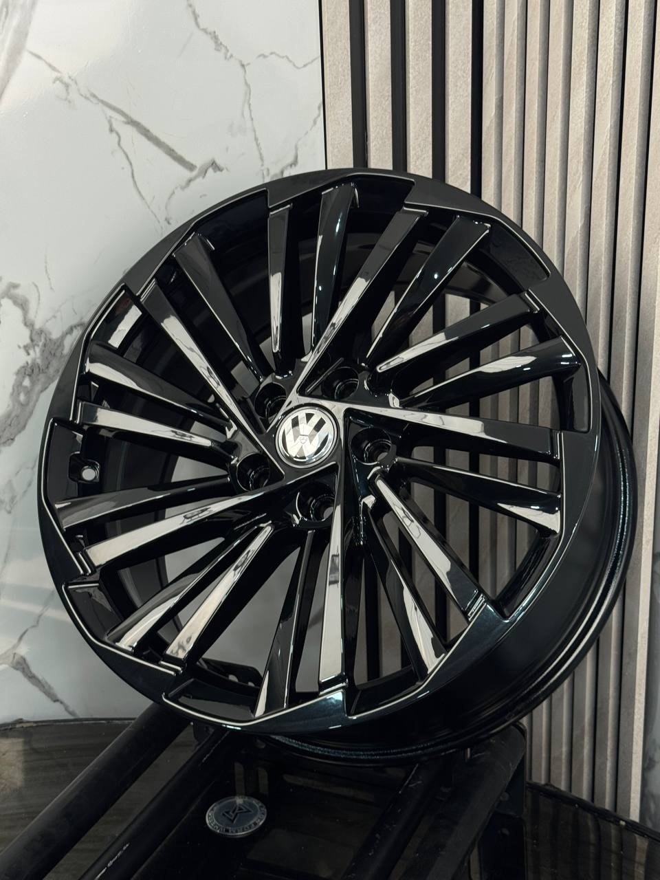 Top Grade Volkswagen FBX261-8 7.5x18/5x112 D57.1 ET43 4 диска черный