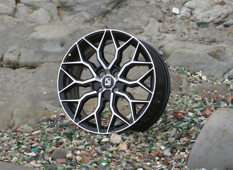 Rainbow Dance VOSSEN HF-2 7x16/4x100 D67.1 ET35 4 диска черный, серебристый