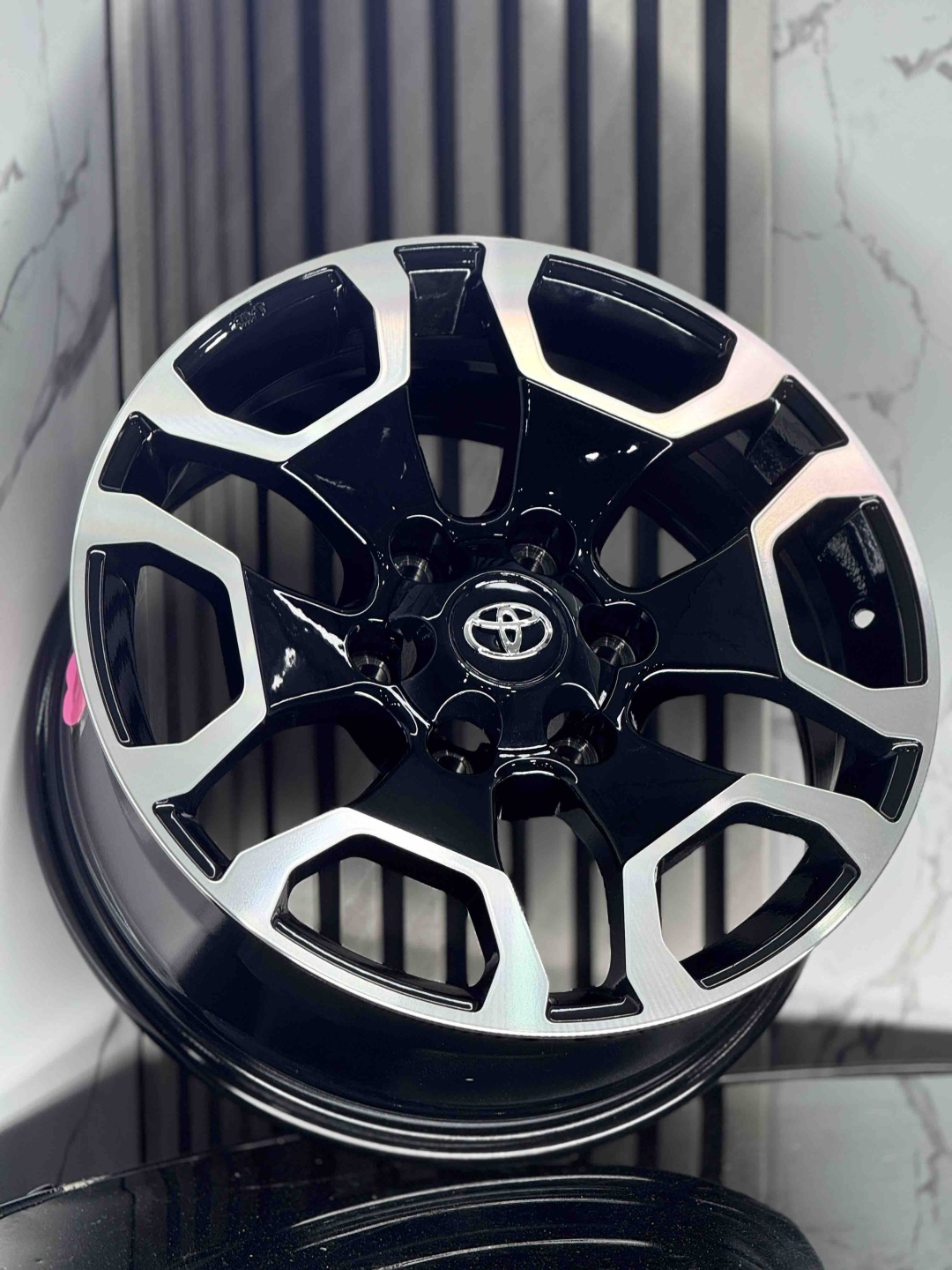 Toyota h963f 7.5x18/6x139.7 D106.1 ET25 4 диска черный, серебристый