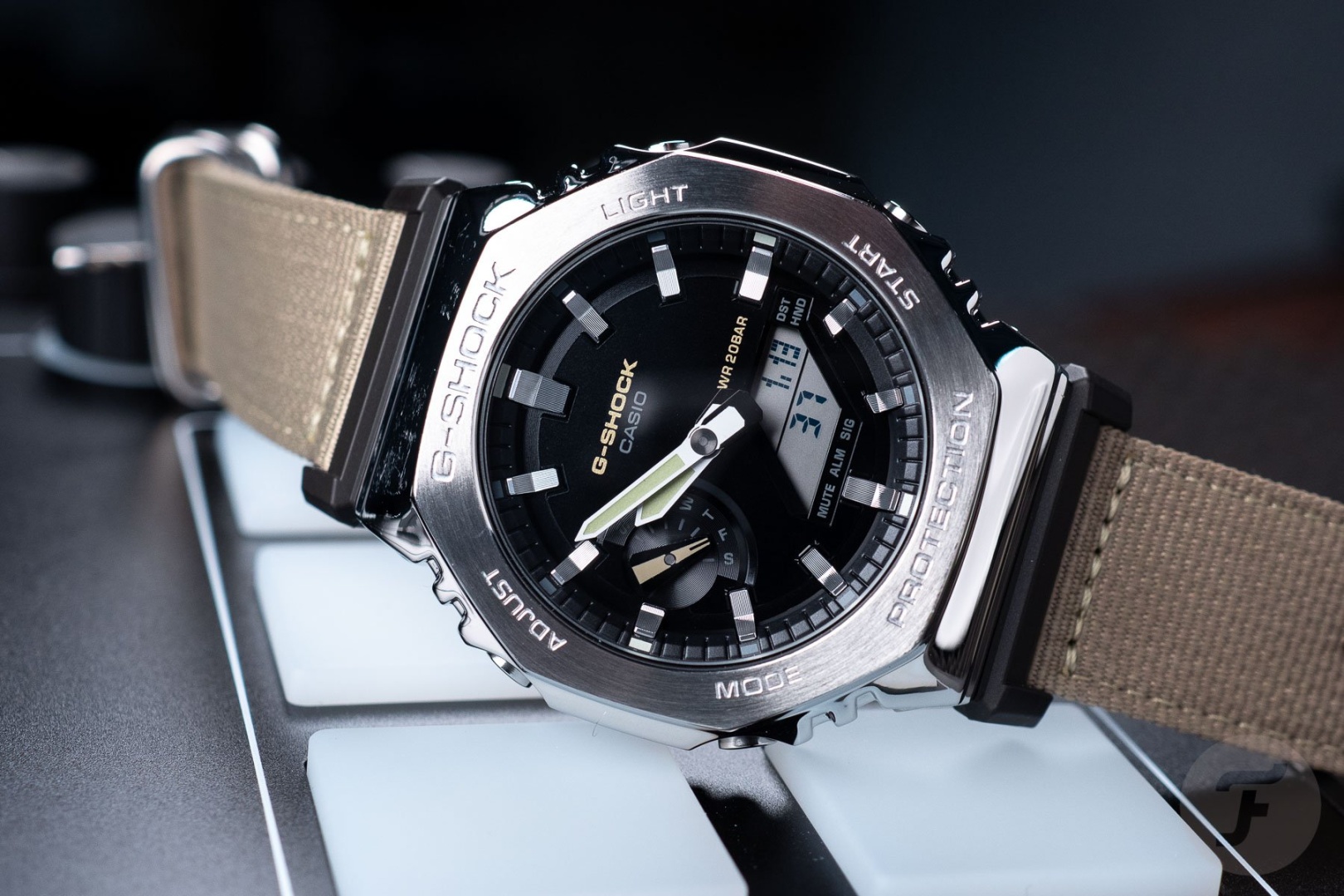 Кварцевые CASIO GM-2100C-5ADR нержавеющая сталь, карбон