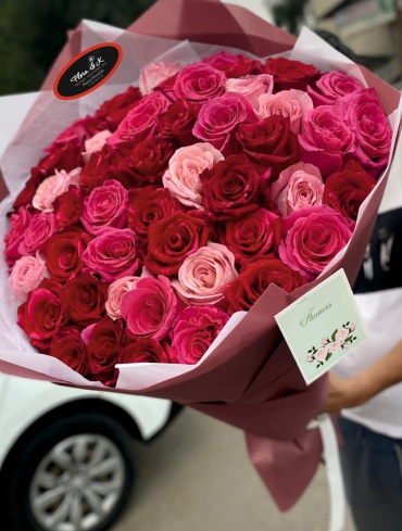 Flora & K моно-букет с открыткой роза 51 шт 100 см