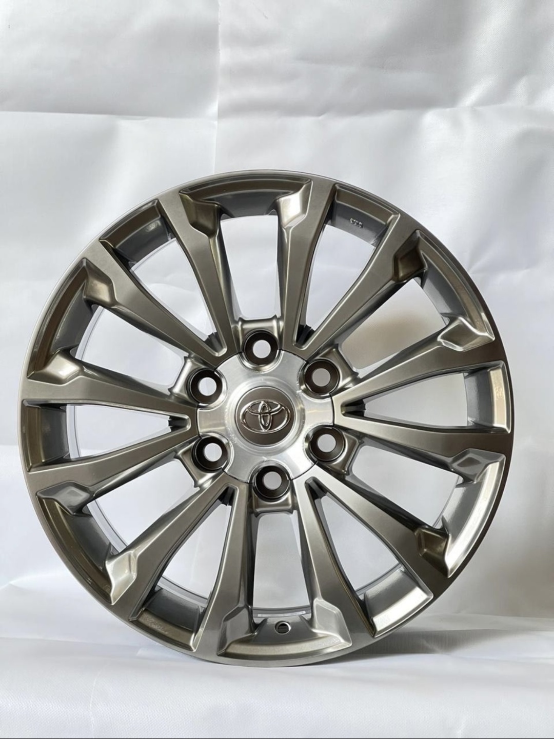 RNO 5880 7.5x17/6x139.7 D106.1 ET25 4 диска графит
