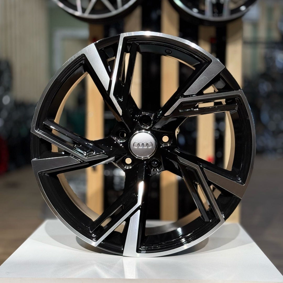 RNO DIM032 8.5x19/5x112 D66.56 ET35 4 диска черный, серебристый