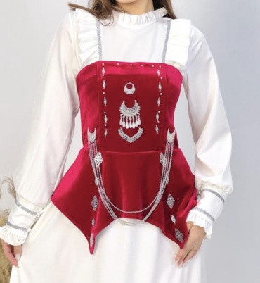 Национальный костюм Wowqaraqyz красный