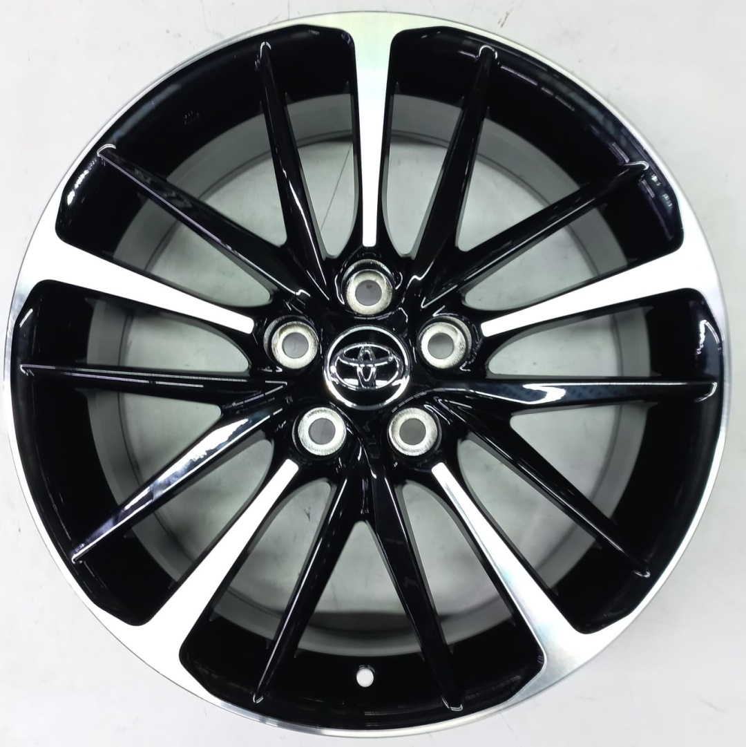 Toyota Toyota 3215 8x18/5x114.3 D60.1 ET50 4 диска черный, серебристый