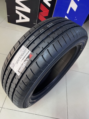 Yokohama ADVAN V61 225/55 R19 103 V без шипов