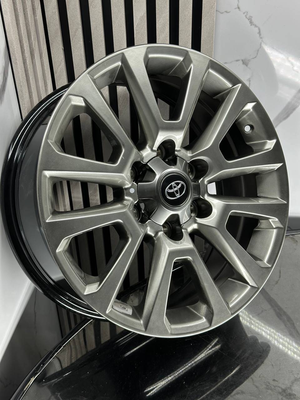 Top Grade Prado 5335 7.5x18/6x139.7 D106.1 ET25 4 диска графит