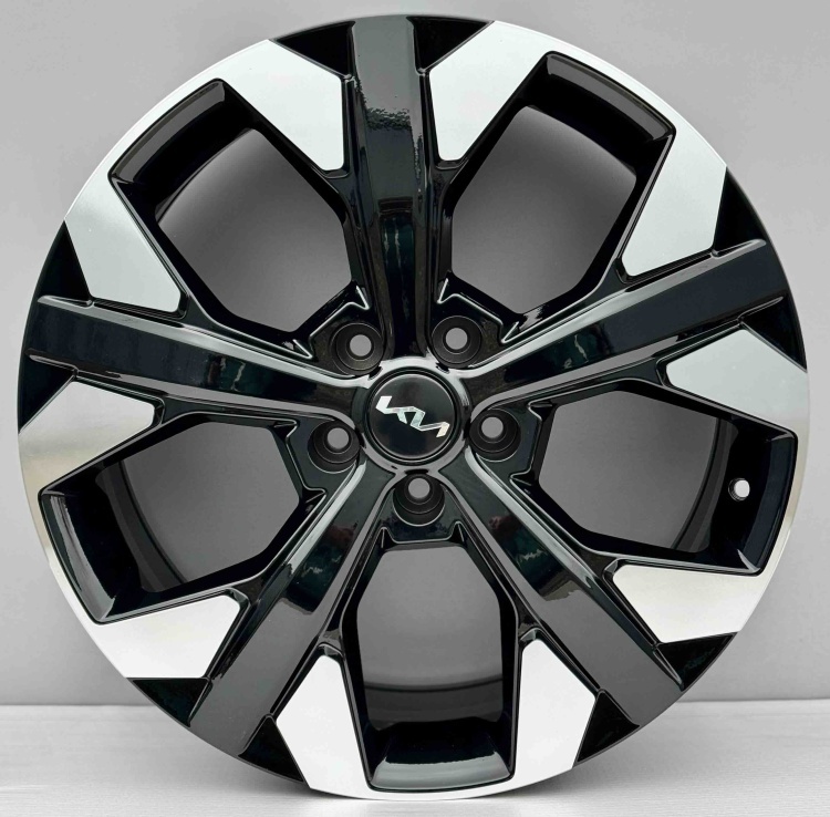 Rainbow Dance Kia Sportage 7x17/5x114.3 D67.1 ET45 4 диска черный, серебристый