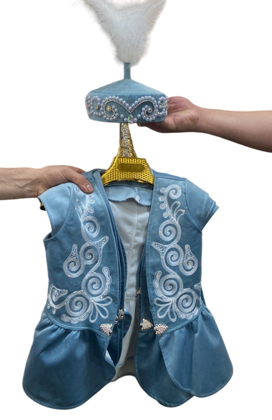 Национальный костюм голубой