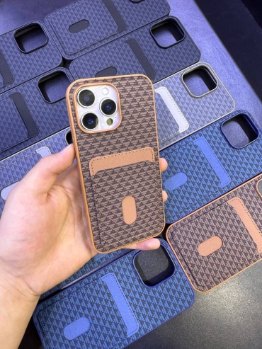 Чехол GLASS для Apple iPhone 15 коричневый