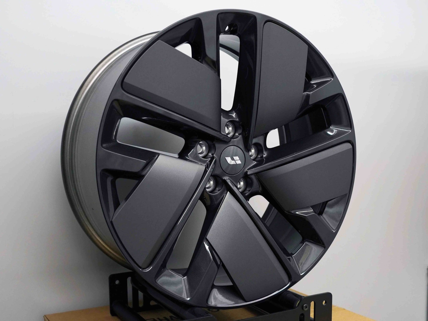 LiXiang LiAuto2025 9x21/5x120 D62.5 ET40 1 диск черный