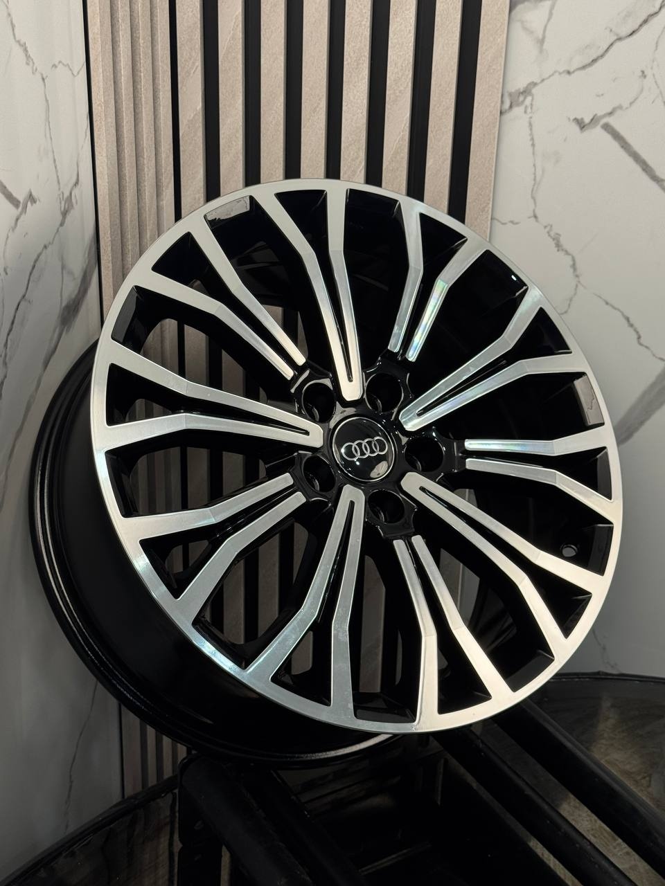 Top Grade Audi JT8054 8x18/5x112 D66.56 ET39 4 диска черный, серебристый