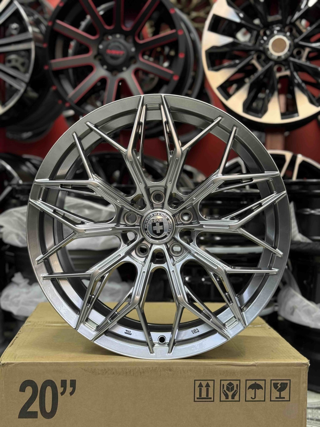 RNO 6006hb flow form 8x18/5x114.3 D73.1 ET35 4 диска графит