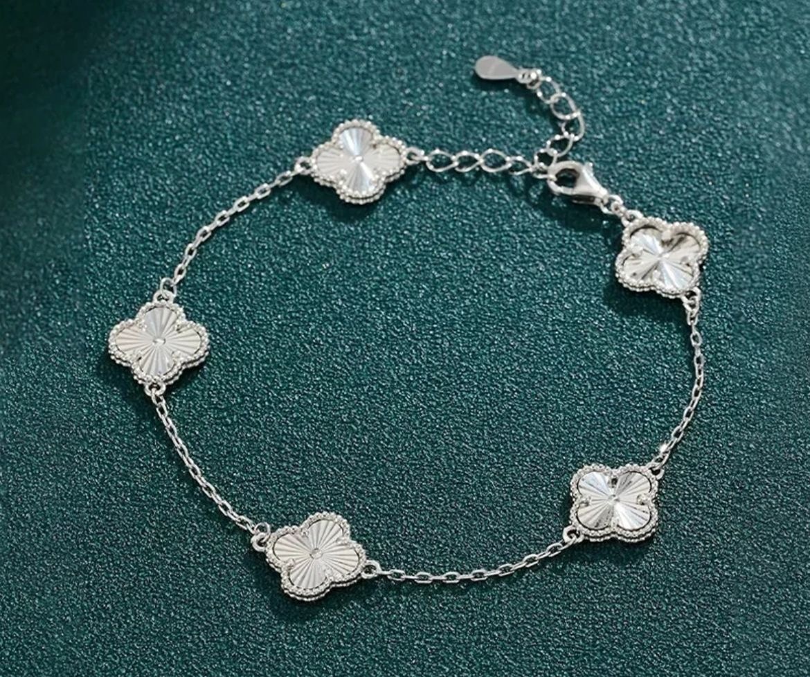 Bellur Lucky Clover длина 18 см, вес 9 г серебро, плетение якорное