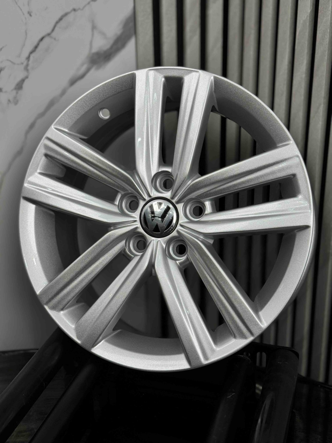 Volkswagen t/g 3111f 7x17/5x112 D57.1 ET46 4 диска серебристый, серый
