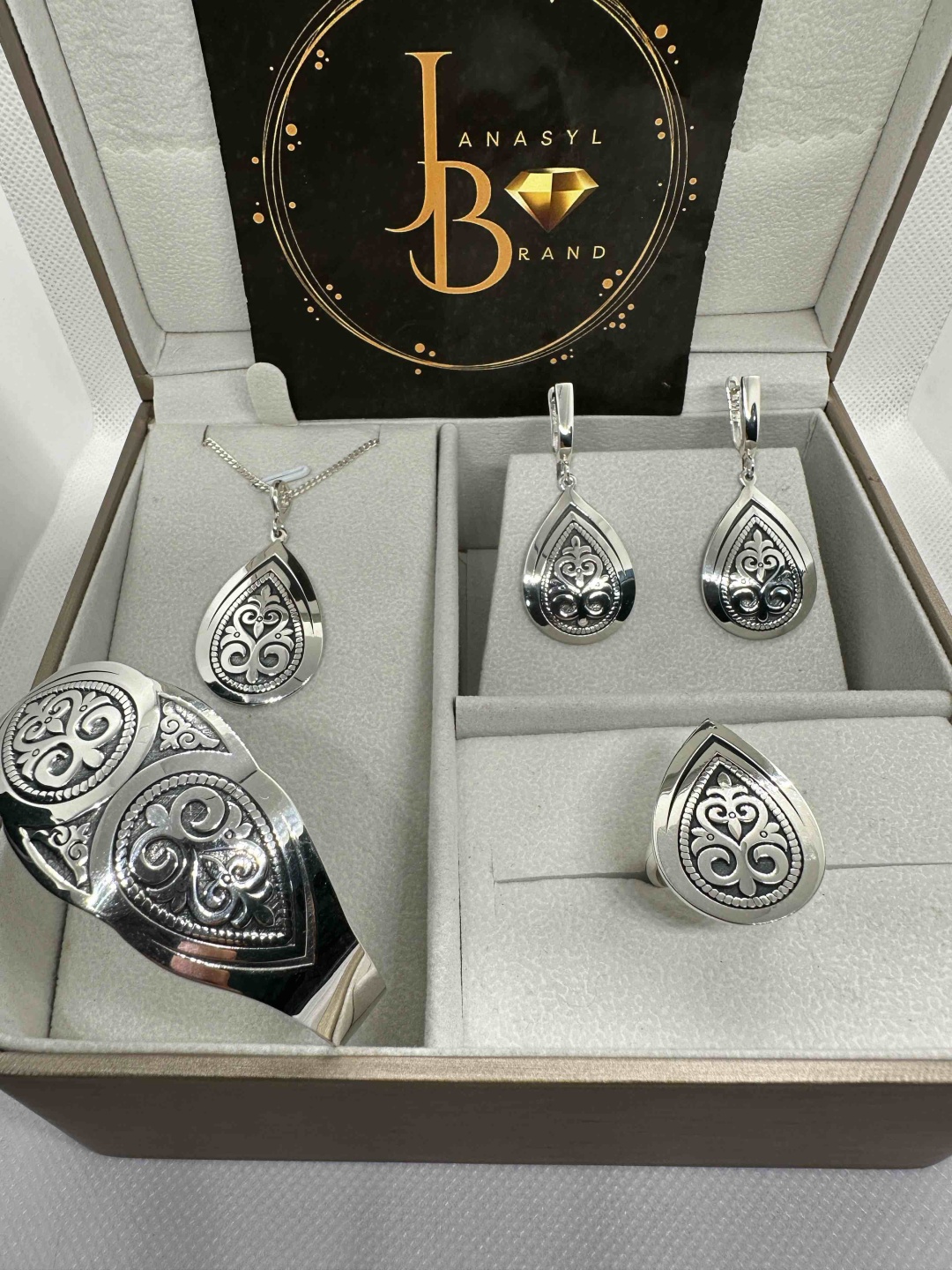JANASYL Brand A31 вес 56 г серебро, без вставок
