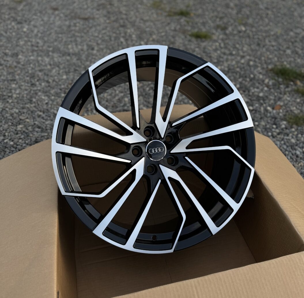 Rainbow Dance Audi RS 8.5x19/5x112 D66.6 ET30 4 диска черный, серебристый